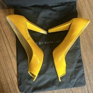 Marc by Marc Jacobs 39 US 8.5 Yellow Peep Open Toe Heels Stilettos
